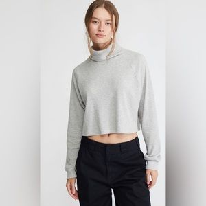 Cropped turtleneck